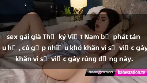 sex gái già Thư ký Việt Nam bị phát tán clip sex đáng xấu hổ, cô gặp nhiều khó khăn vì sự việc gây rúng động này.